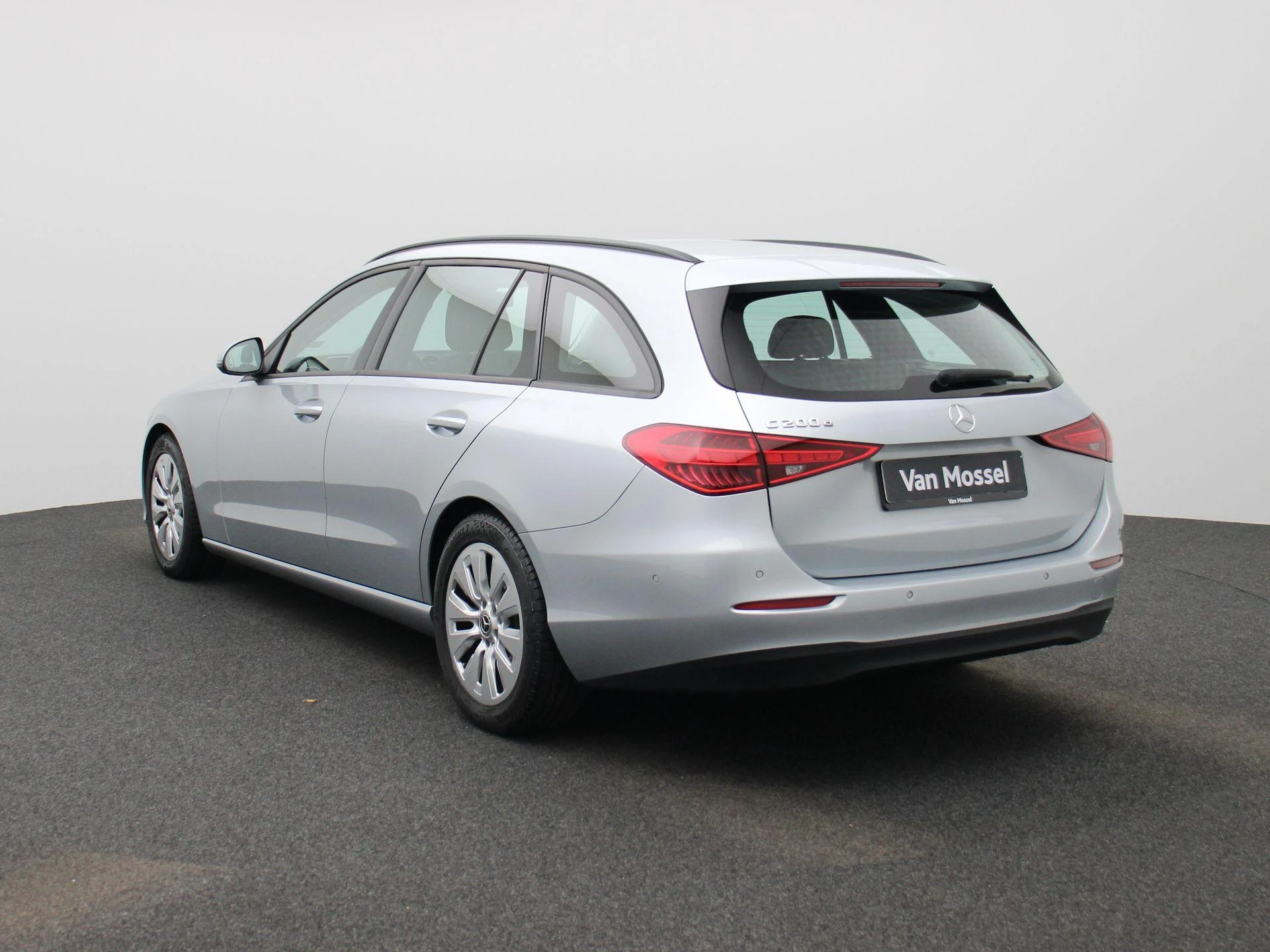 Mercedes-Benz-C-Klasse-image-1