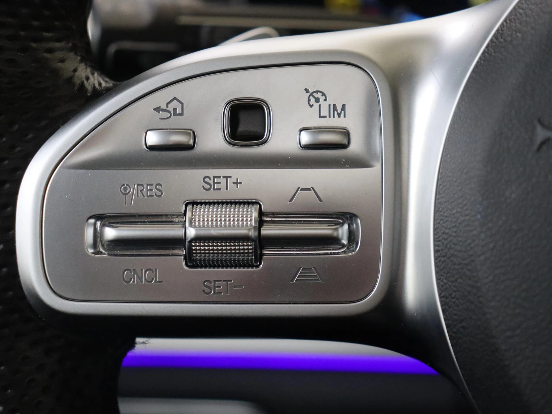 Mercedes-Benz-GLE-image-12