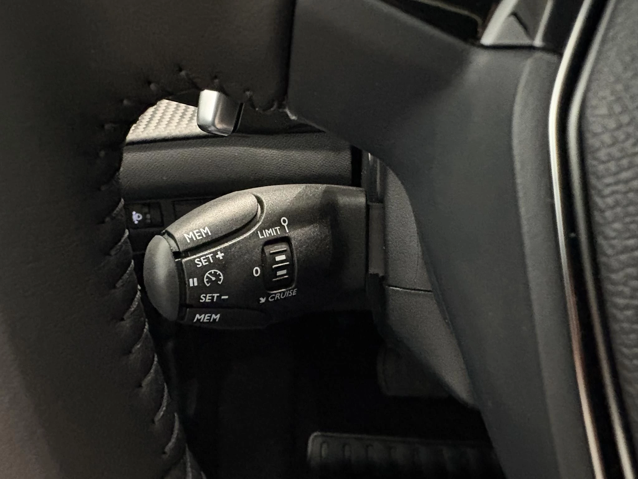 Peugeot 208 1.2 Hybrid 110 e-DCS6 Allure