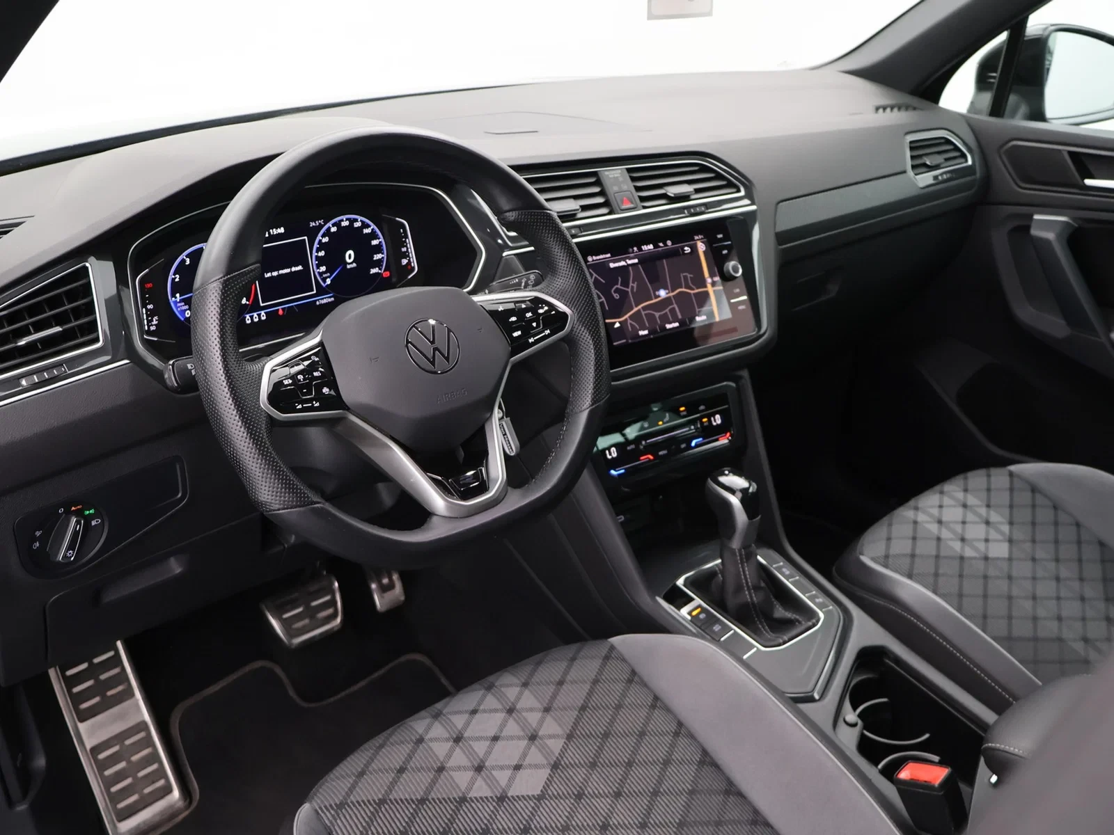 Volkswagen Tiguan Tiguan R-Line 1.5TSI 150PK *AUTOMAAT*TREKHAAK*LED*CAMERA*NAVI*VIRTUAL COCKPIT*APP-CONNECT*...*