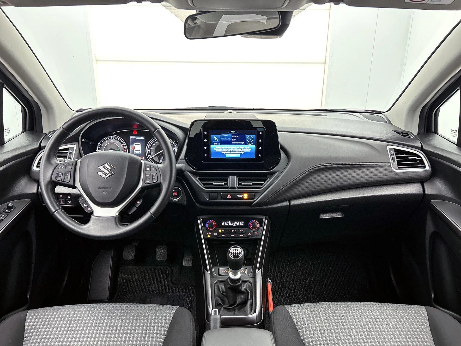 Suzuki-S-Cross-image-23