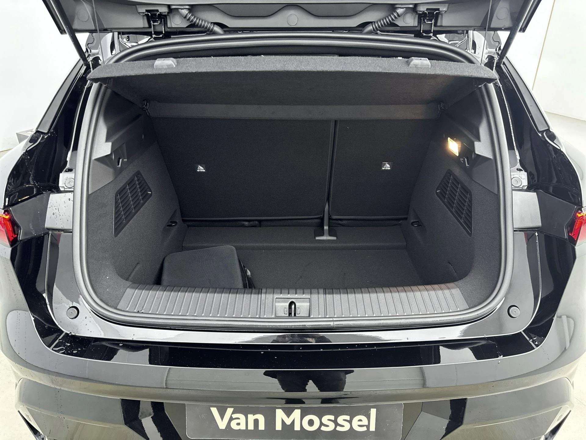 Renault-Megane E-Tech-image-15