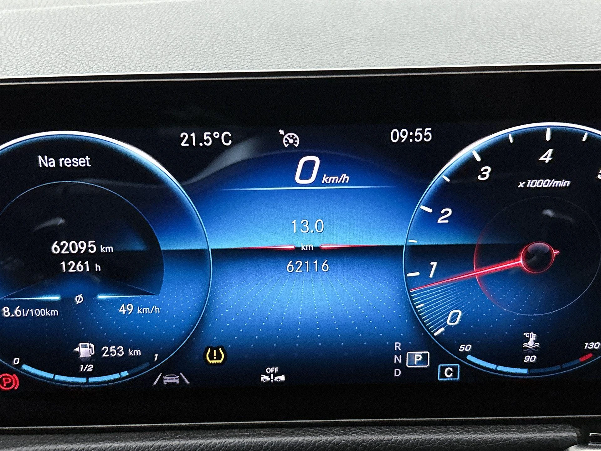 Mercedes-Benz-GLB-image-18