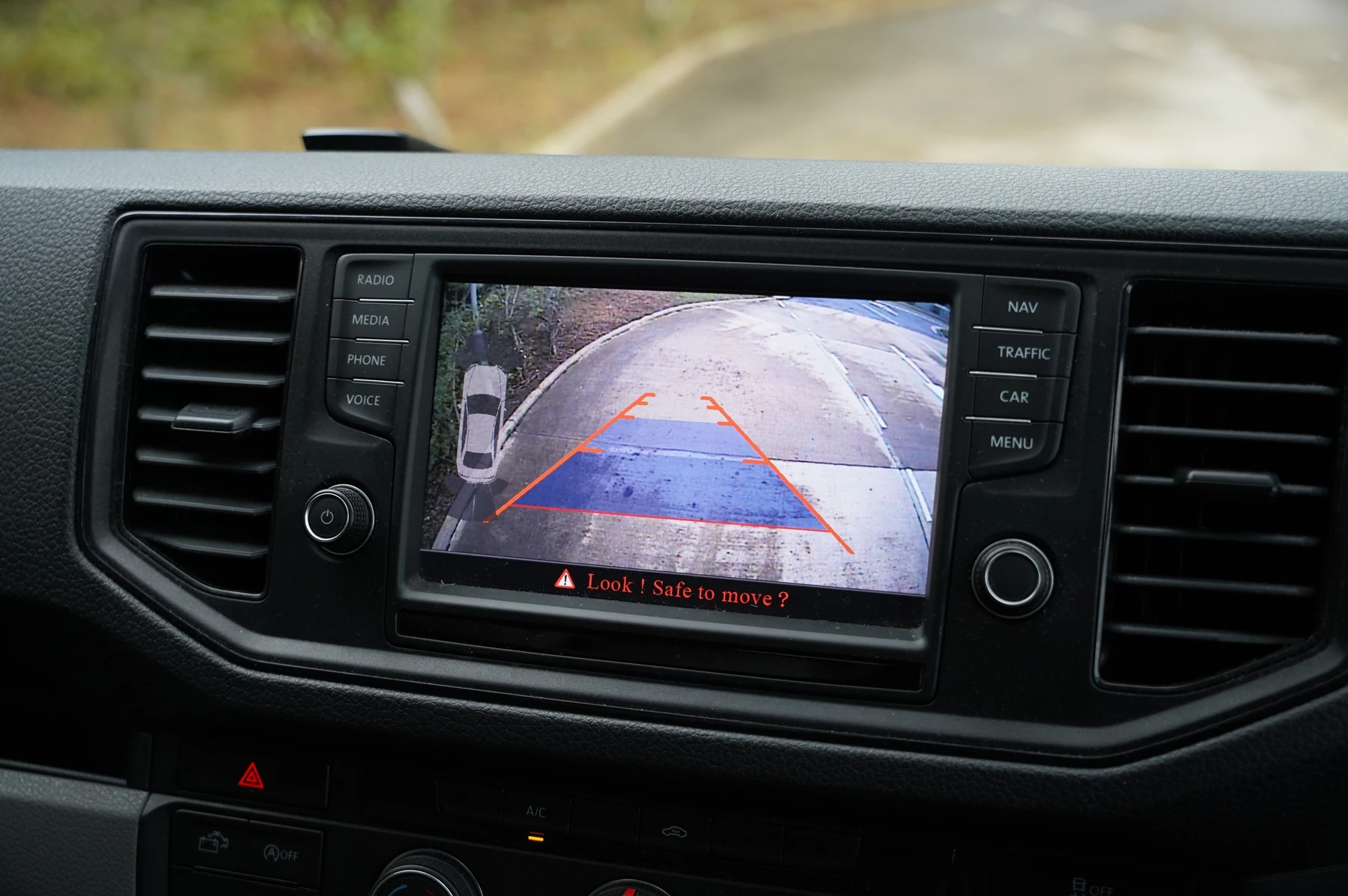 Volkswagen-California-image-28