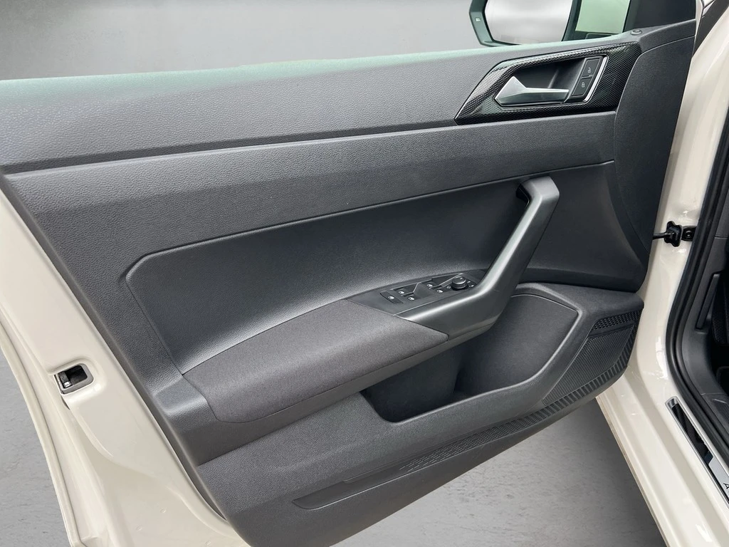Volkswagen-Polo-image-5