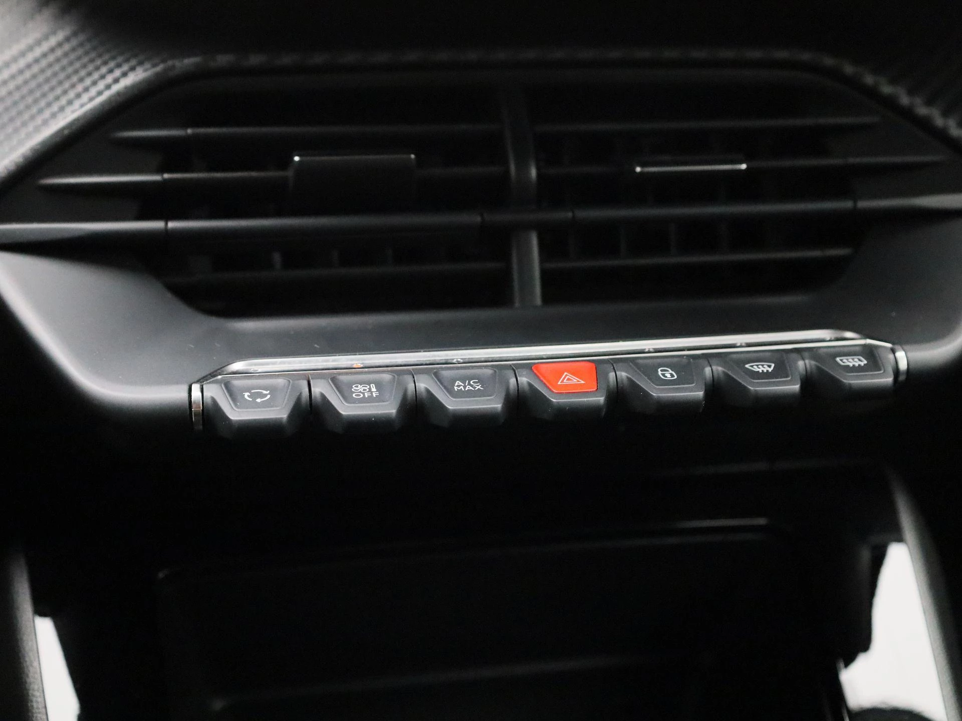 Peugeot-208-image-16