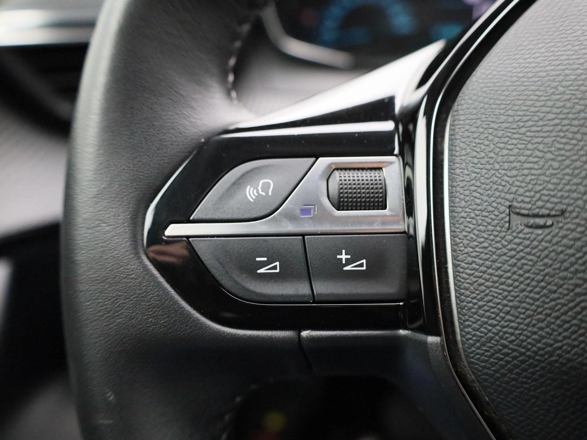 Peugeot-e-2008-image-21