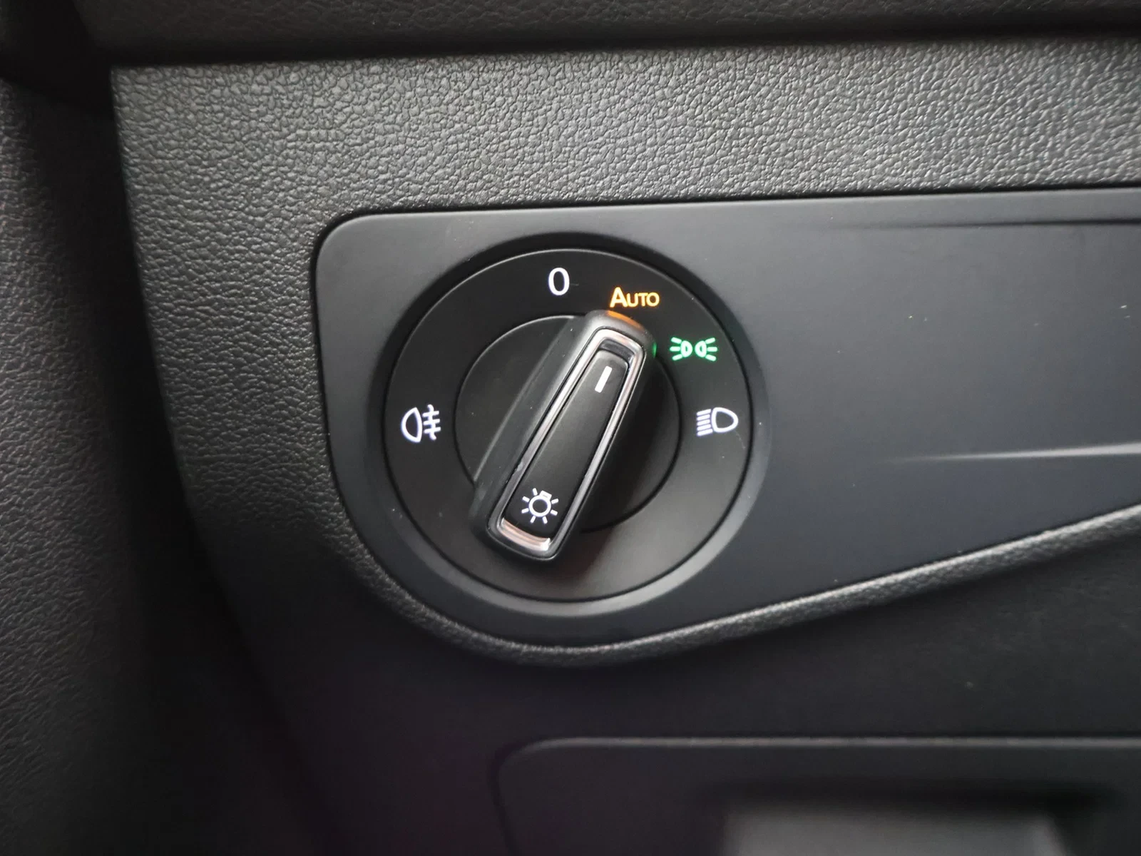 Volkswagen-Tiguan-image-22