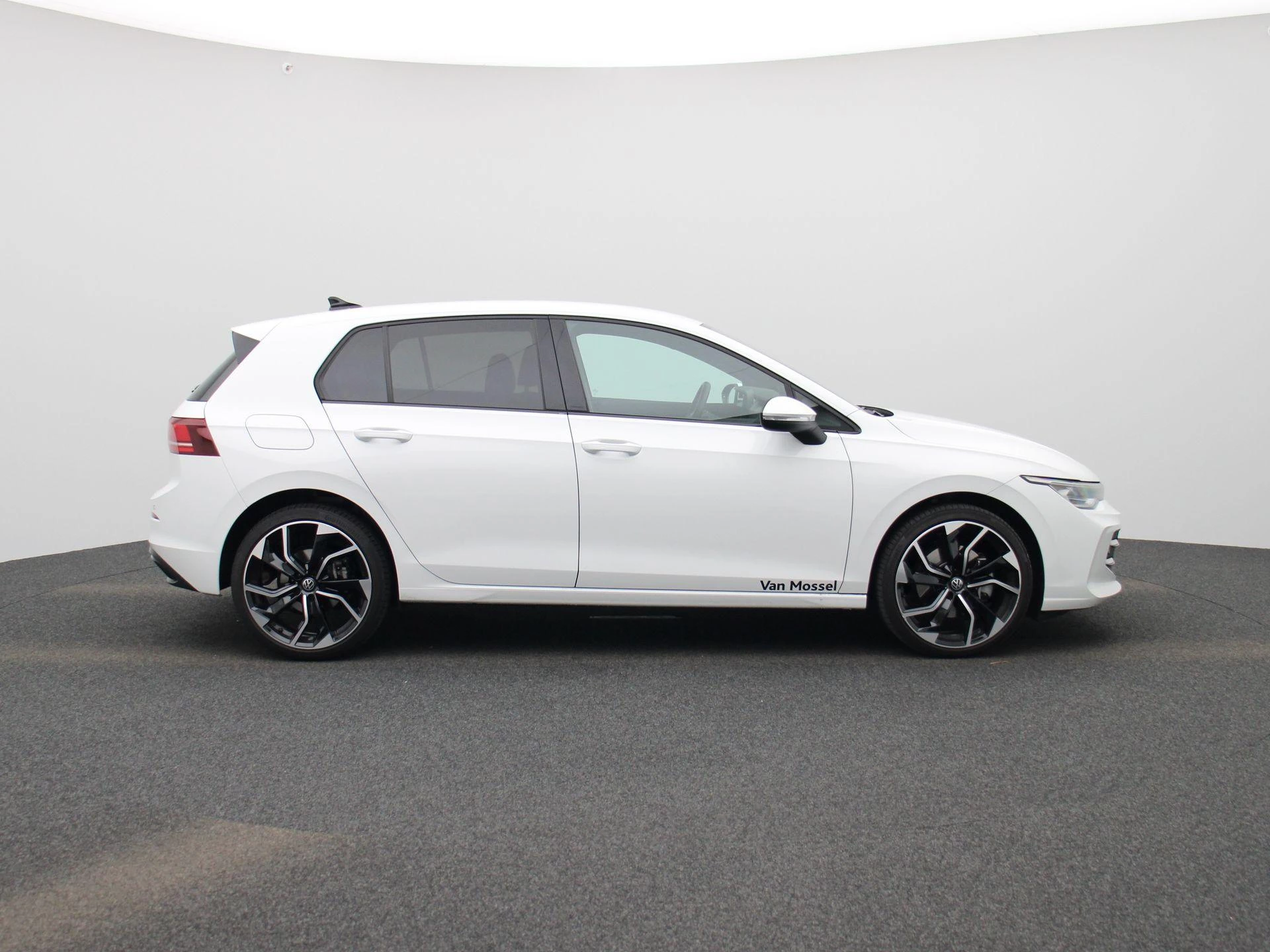Volkswagen-Golf-image-5