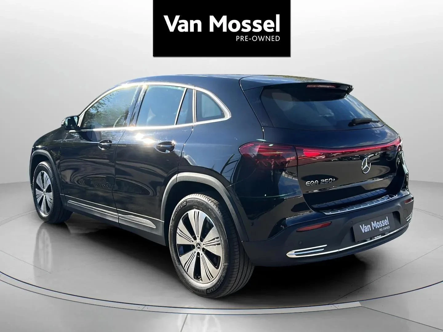 Mercedes-Benz-EQA-image-6