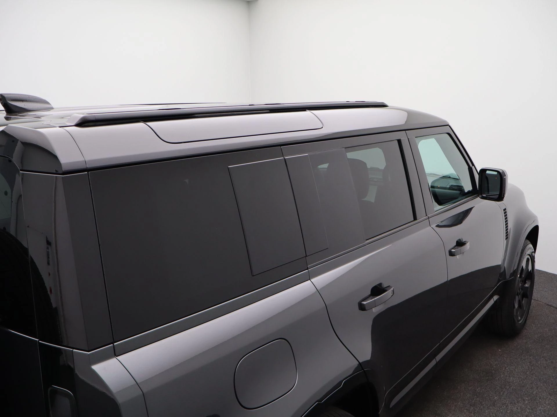 Land Rover Defender 2.0 P300e 110 X-Dynamic SE