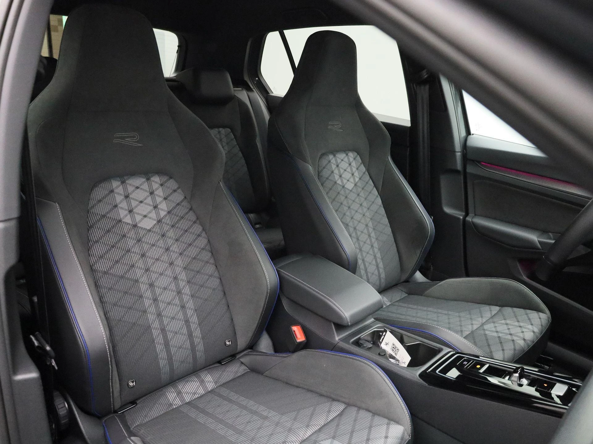 Volkswagen-Golf-image-37