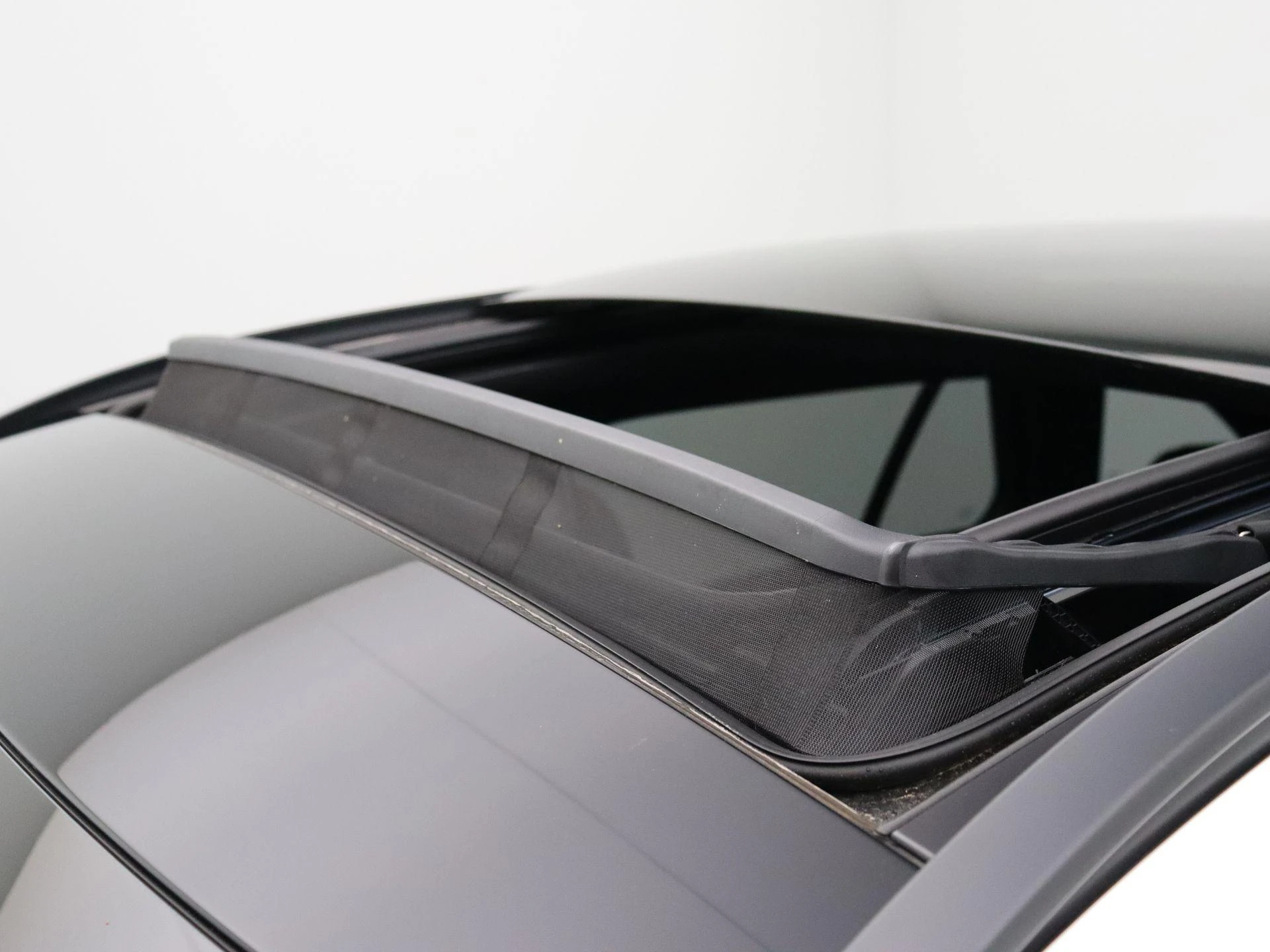 Mercedes-Benz-C-Klasse-image-14