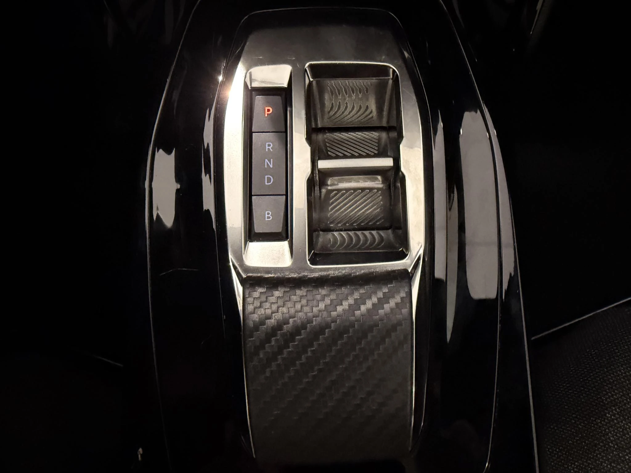Peugeot-e-2008-image-11