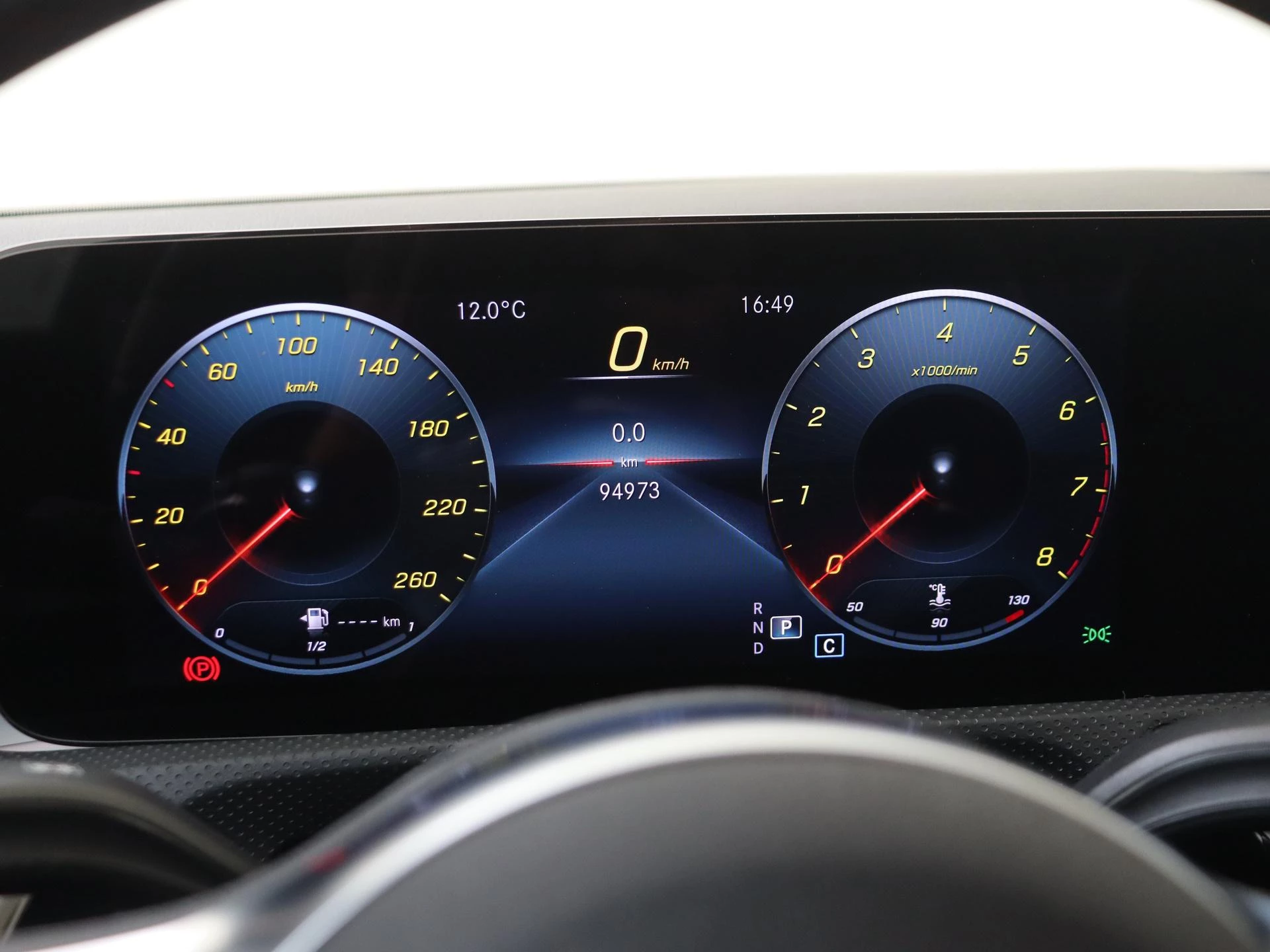 Mercedes-Benz-CLA-image-15