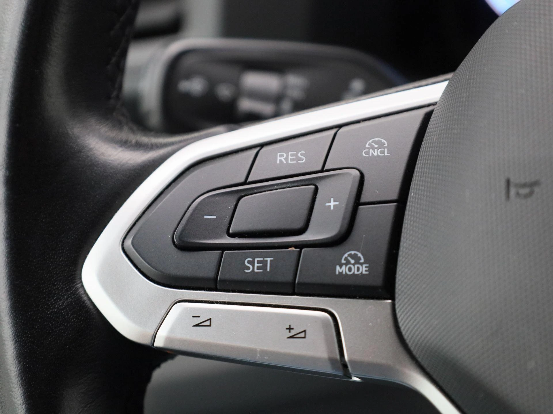 Volkswagen-Crafter-image-23