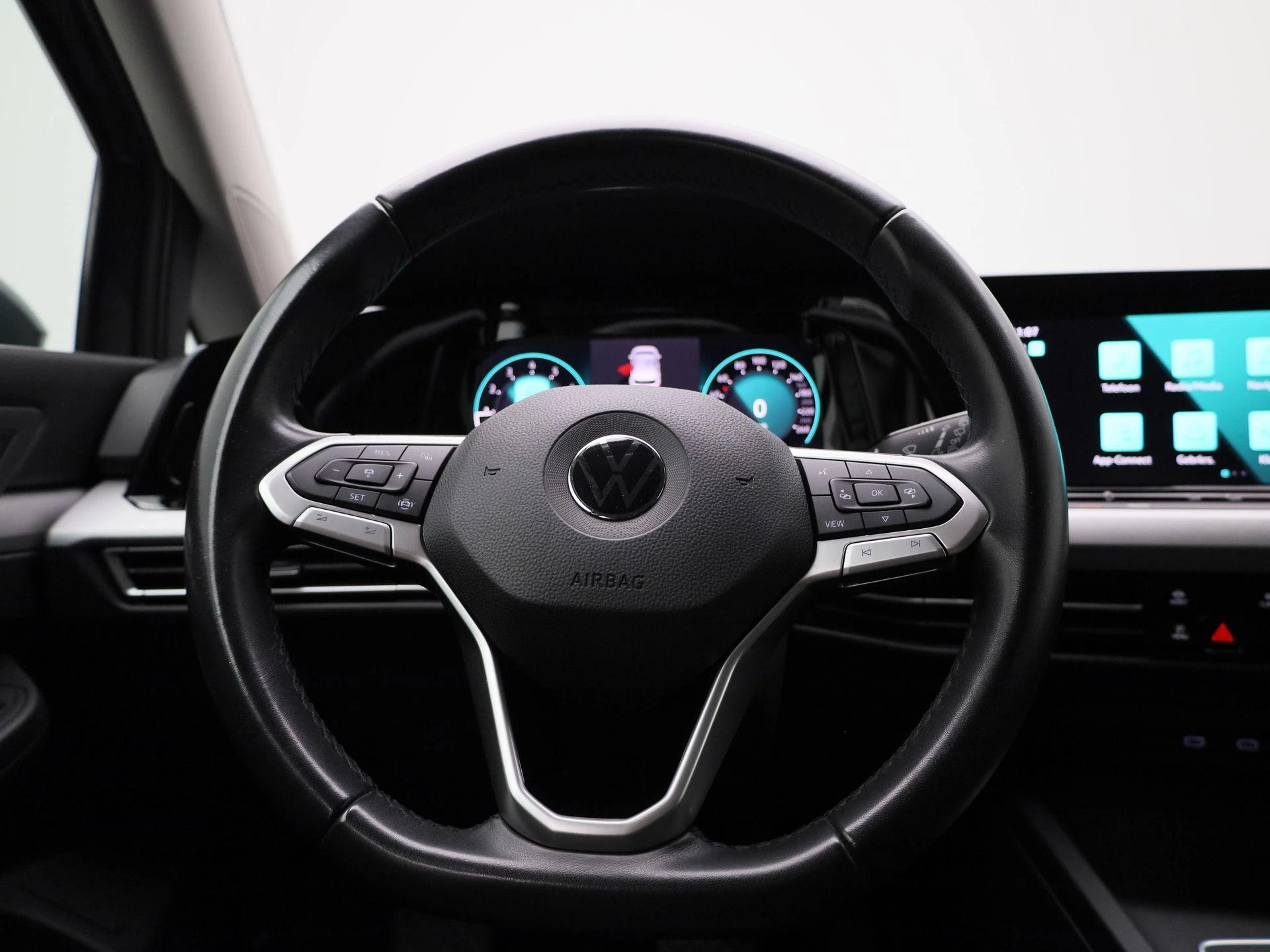 Volkswagen-Golf-image-6