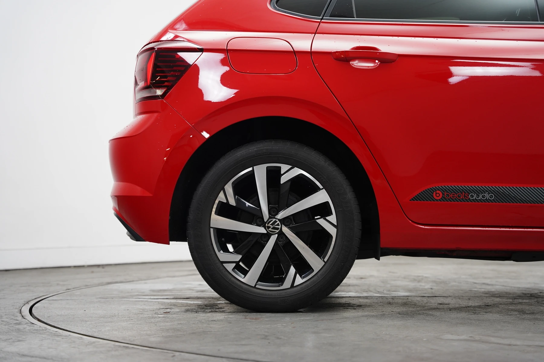 Volkswagen-Polo-image-33
