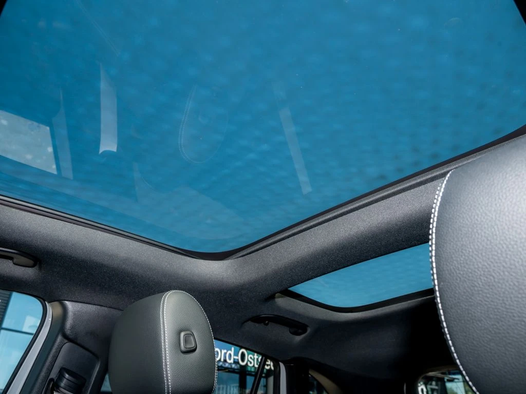 Mercedes-Benz-GLA 200 d-image-14