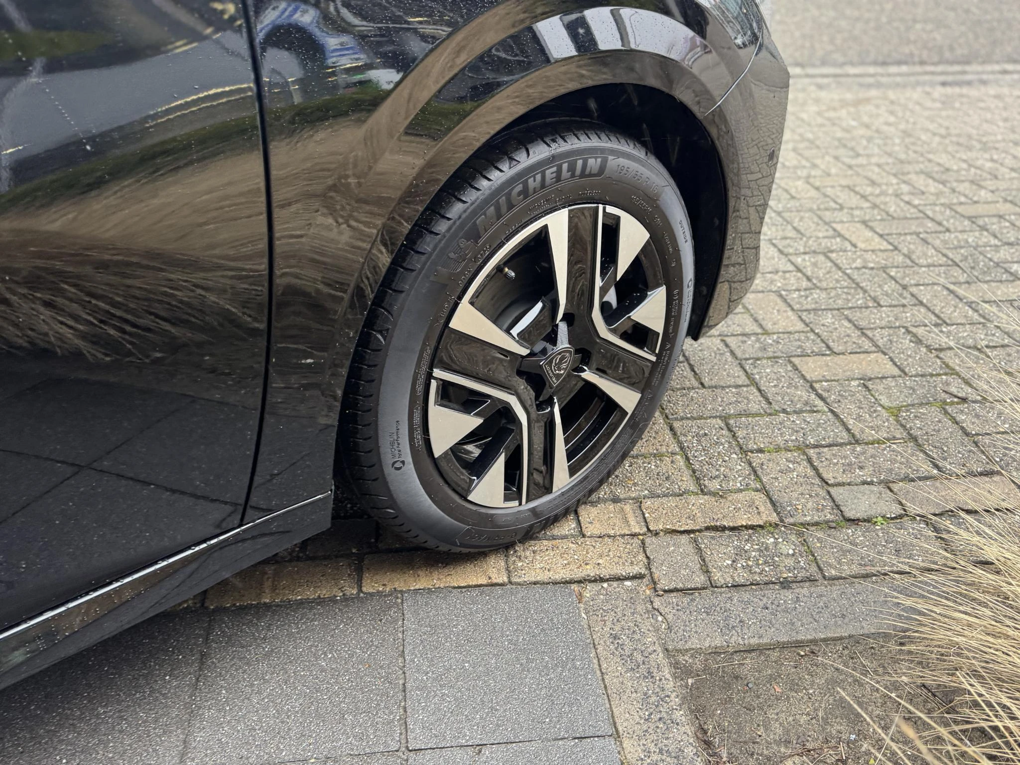 Peugeot-e-208-image-6
