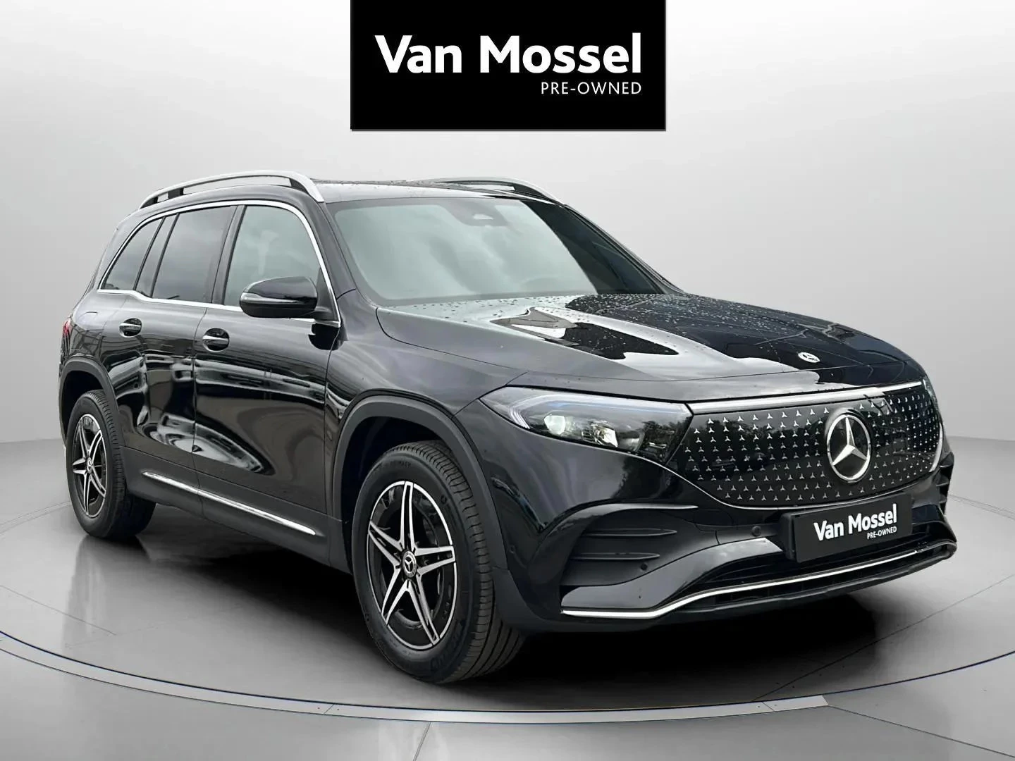 Mercedes-Benz-EQB-image-2