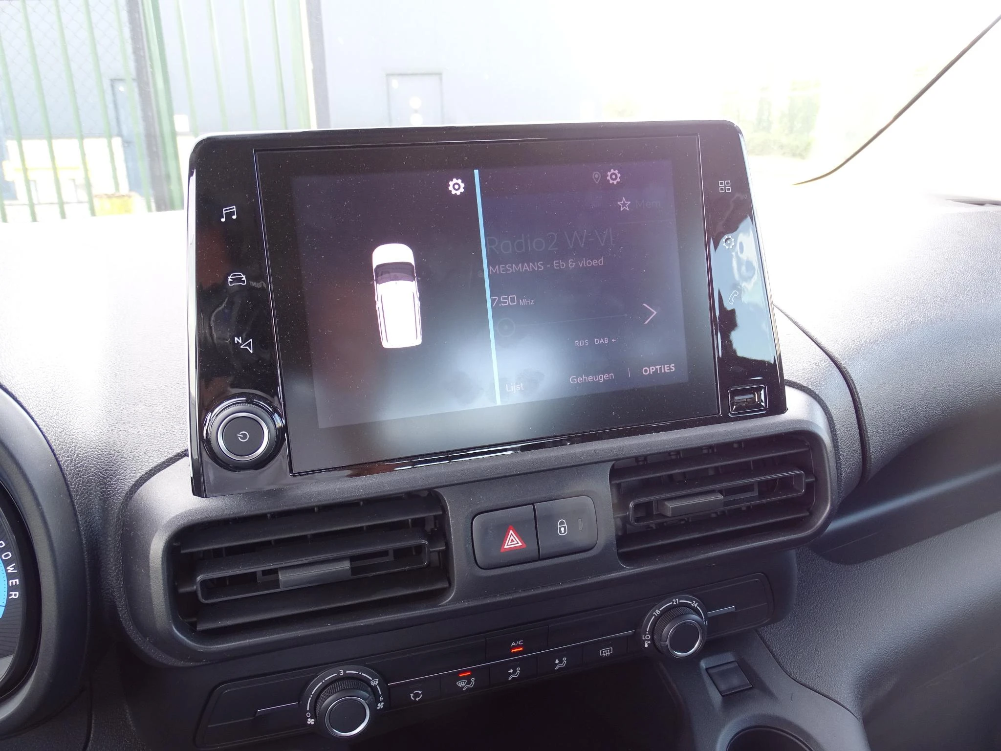 Citroën-ë-Berlingo-image-18