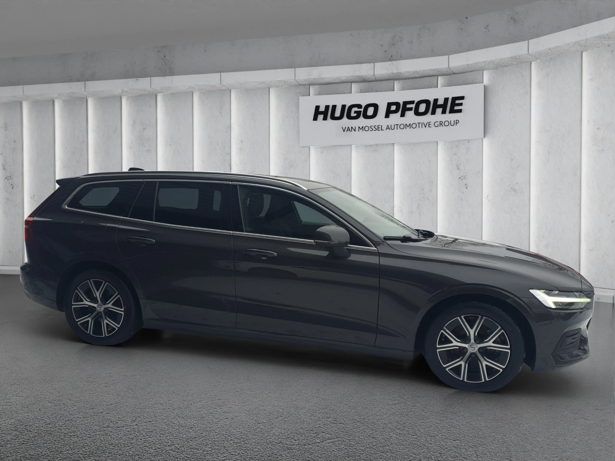 Volvo V60 Core B3 MHEV Aut. | LED | AHK | RFK | SHZ | PDC | LMF | Navi
