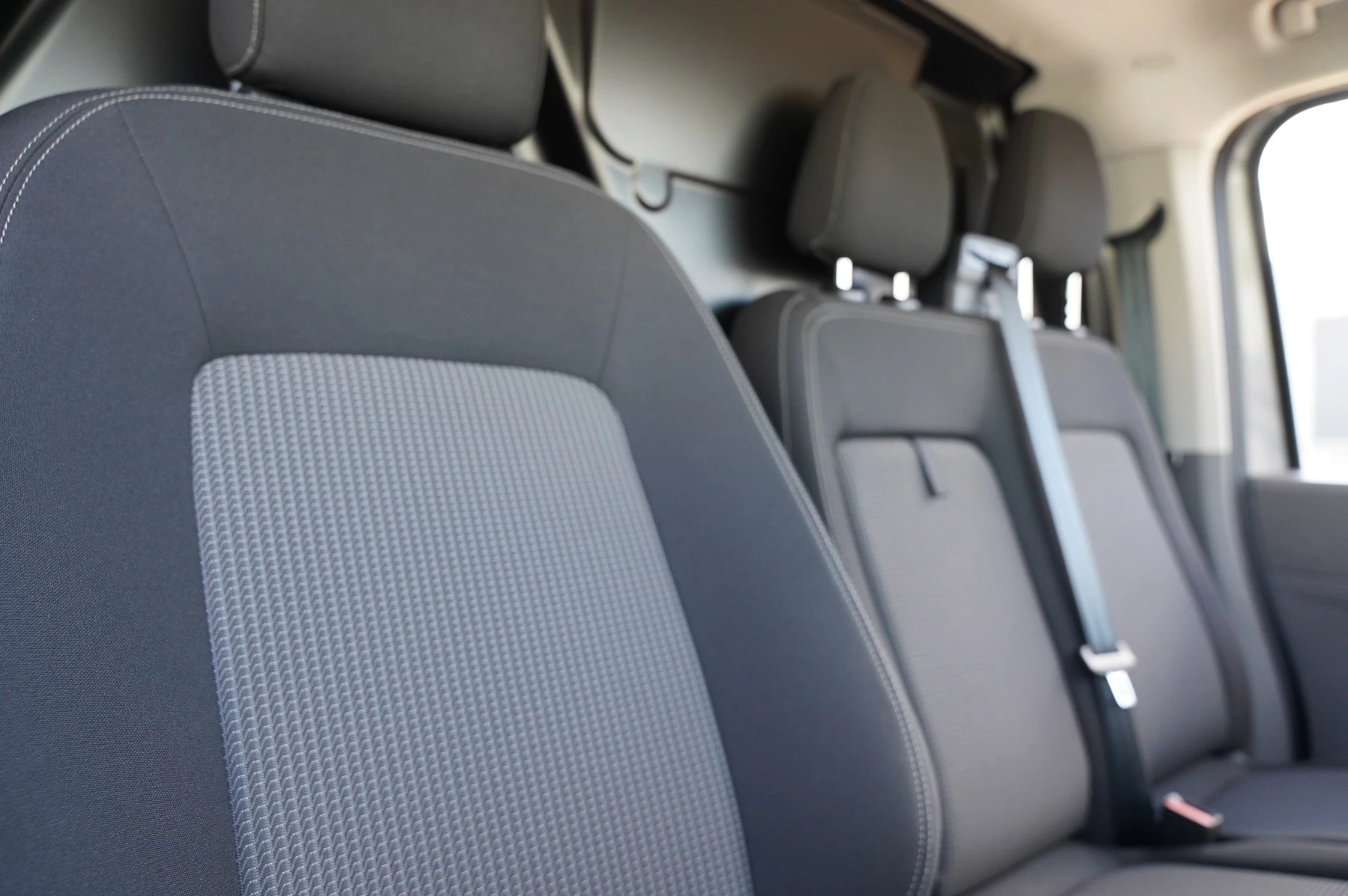 Volkswagen-Transporter-image-26