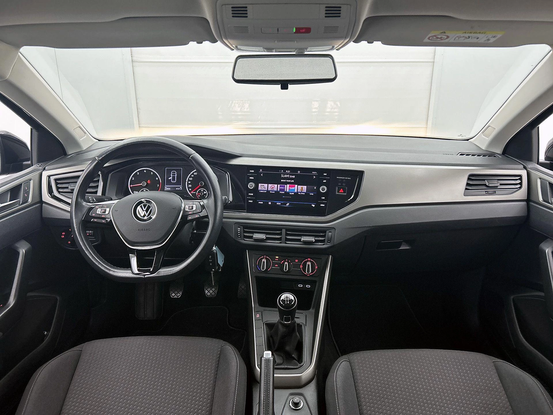 Volkswagen-Polo-image-17