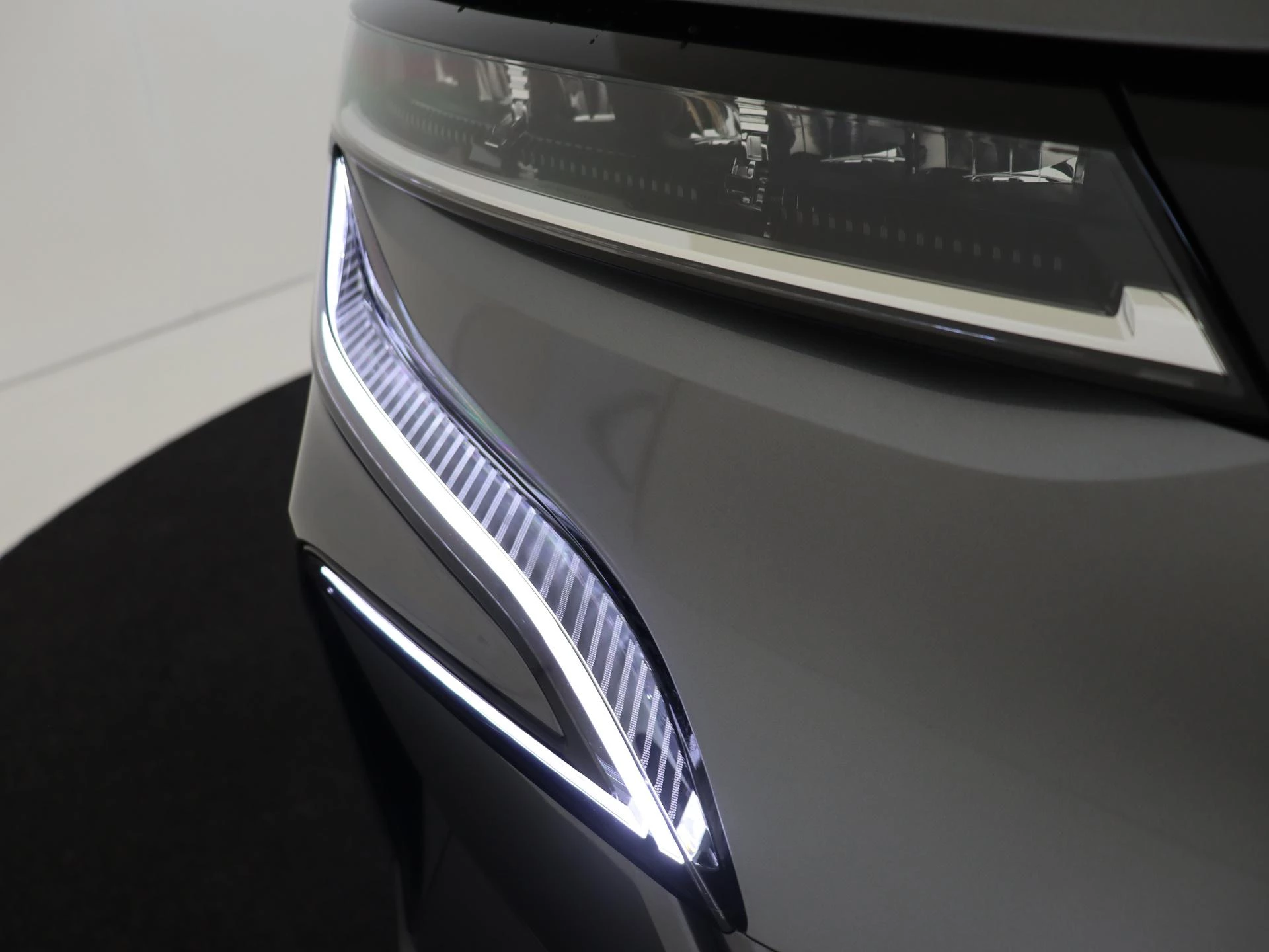 Renault-Megane E-Tech-image-9