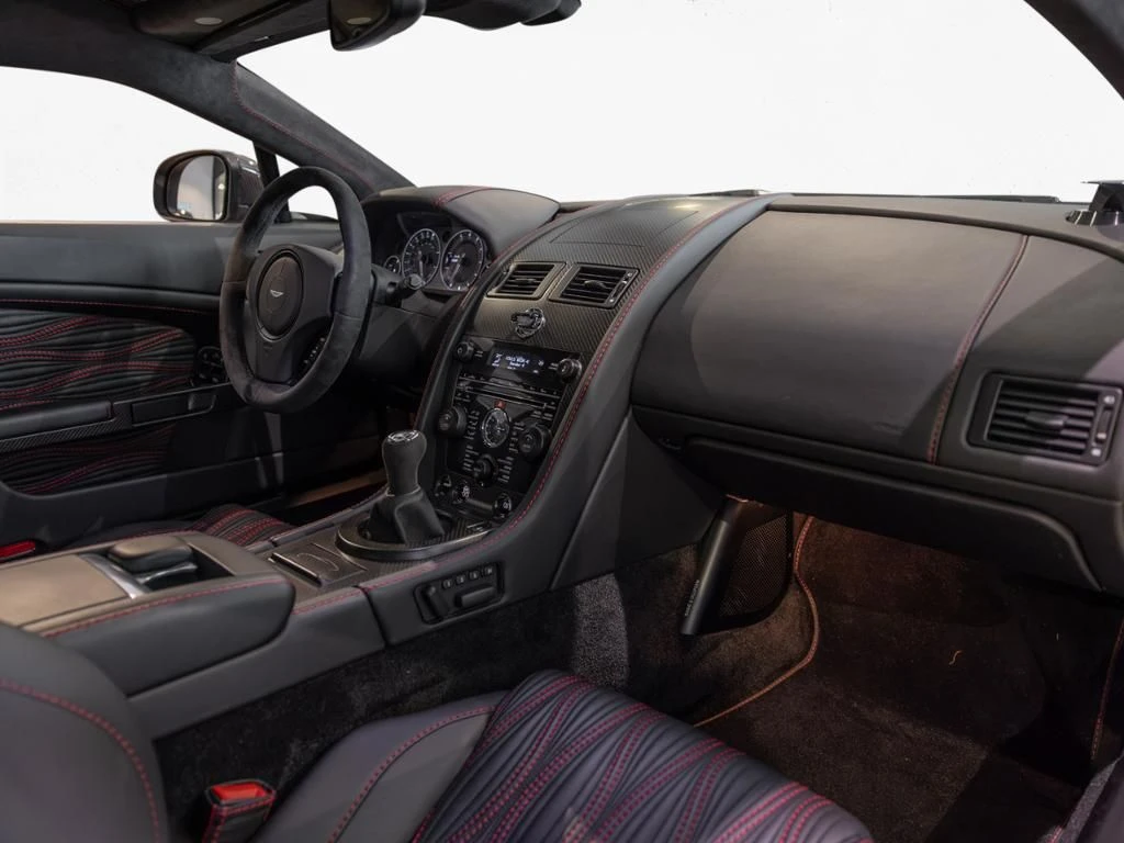 Aston Martin-V12 Vantage-image-26