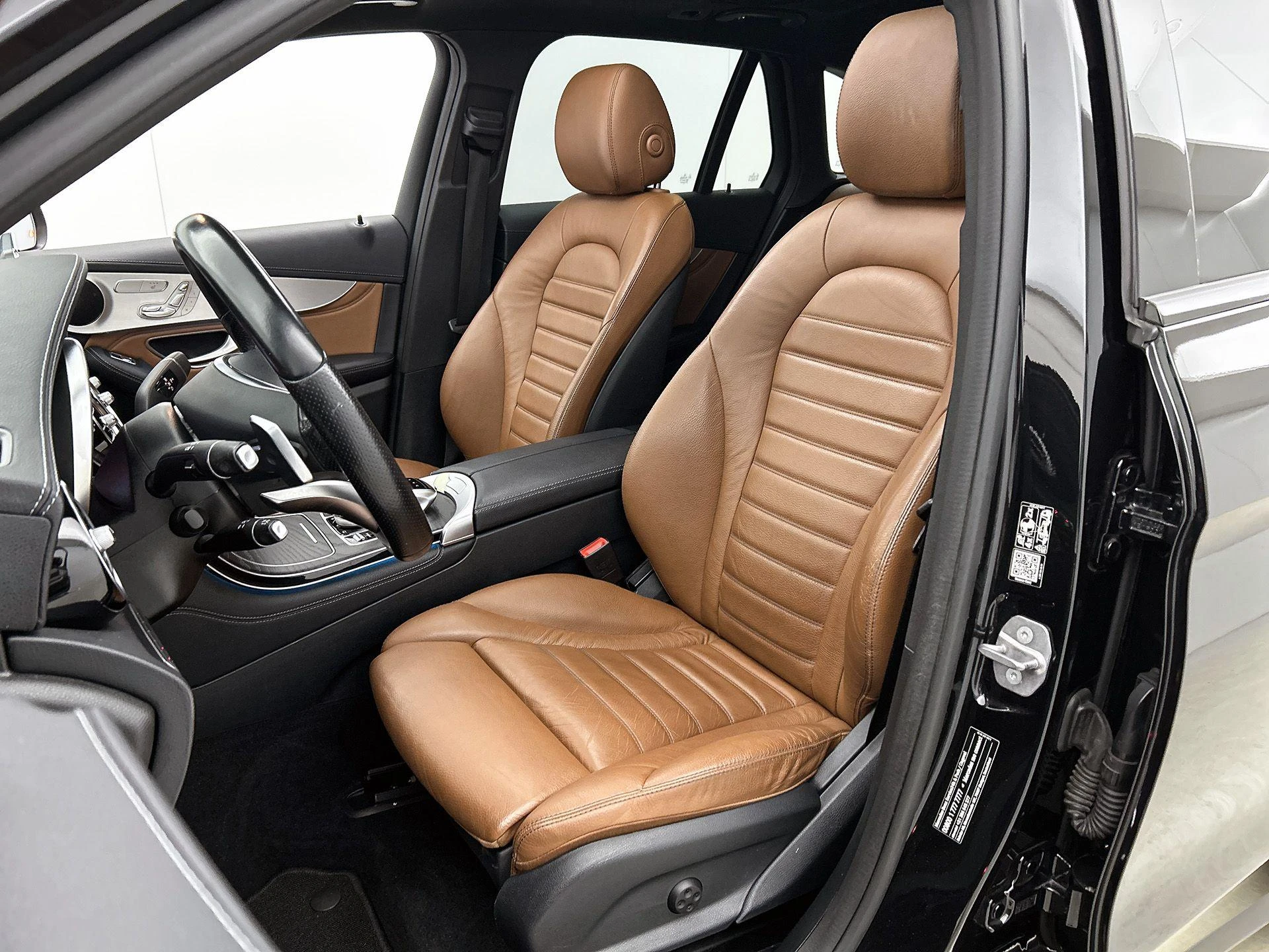 Mercedes-Benz-GLC-image-44