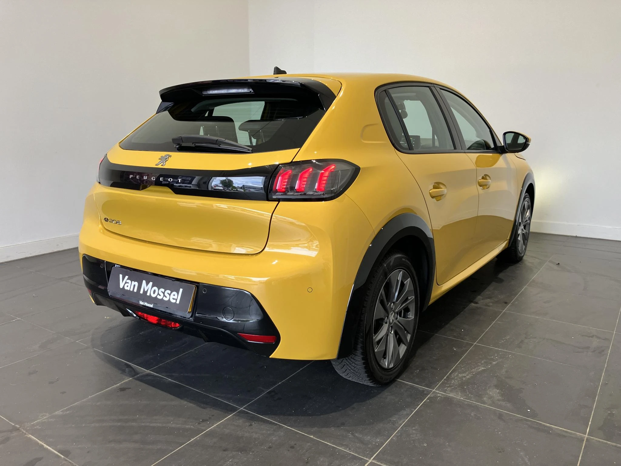 Peugeot-e-208-image-7
