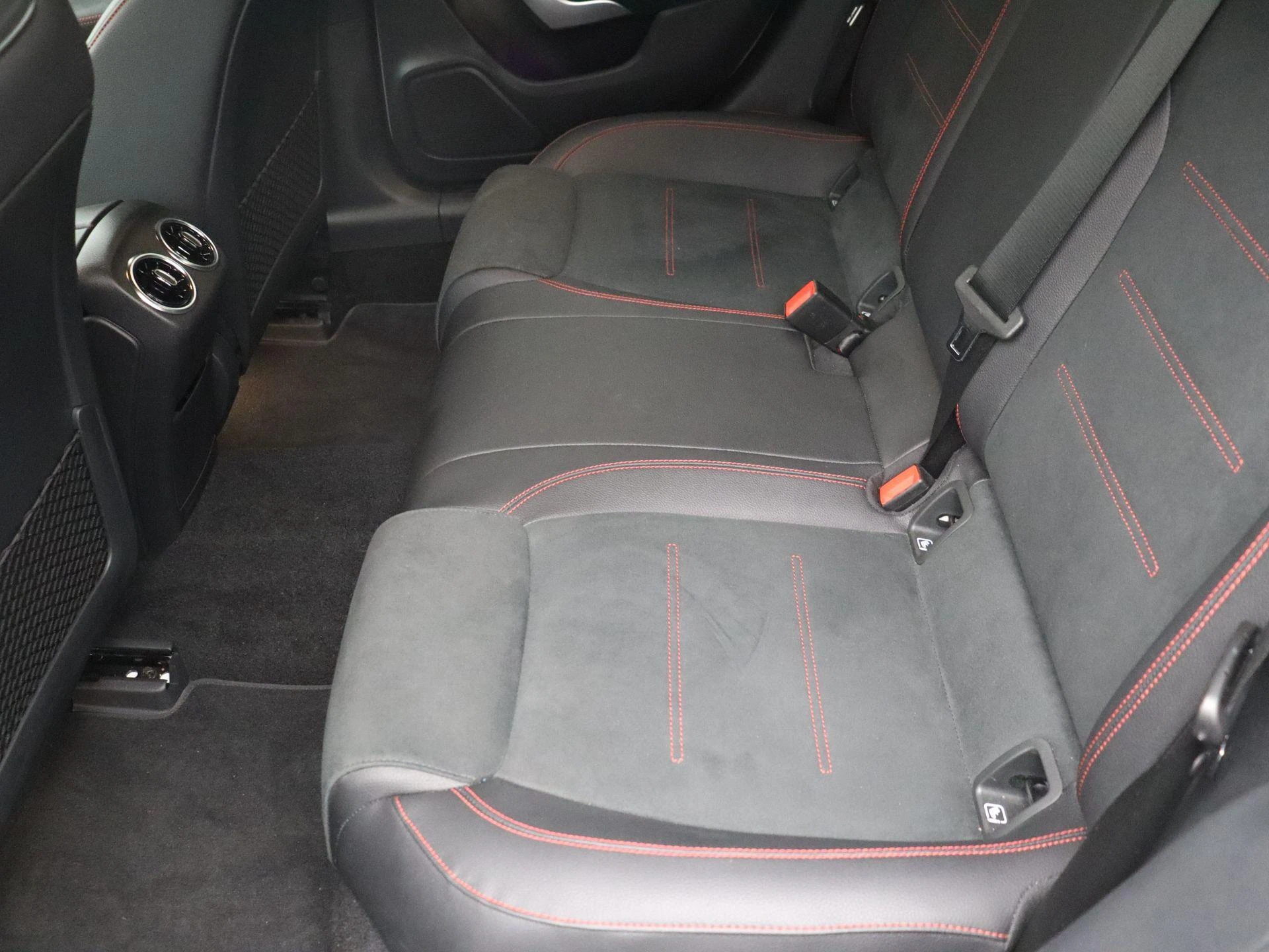 Mercedes-Benz-CLA-image-16