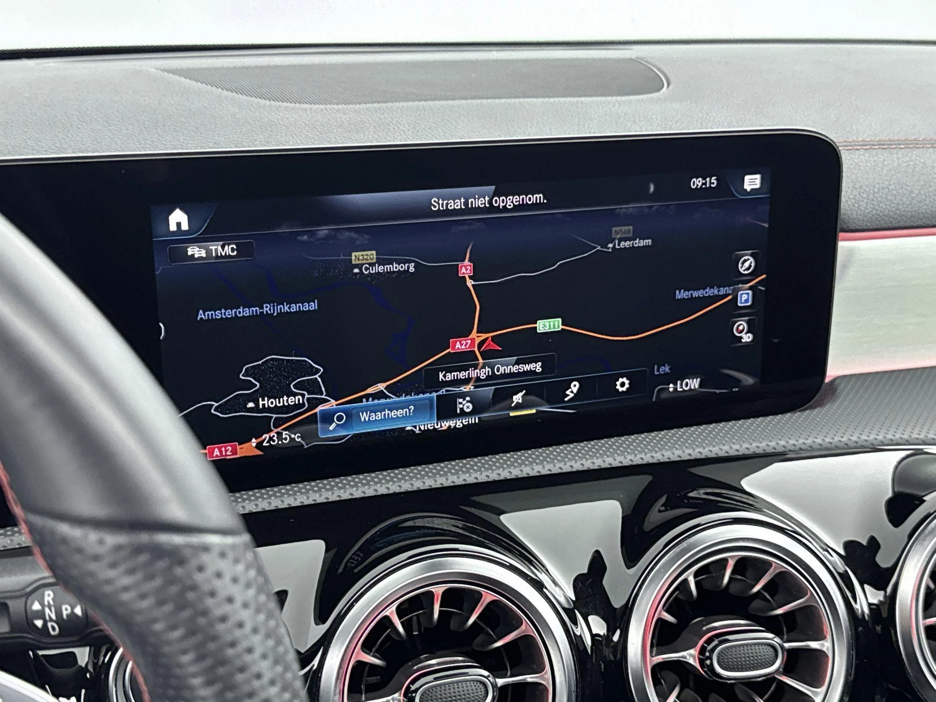 Mercedes-Benz-CLA-image-23