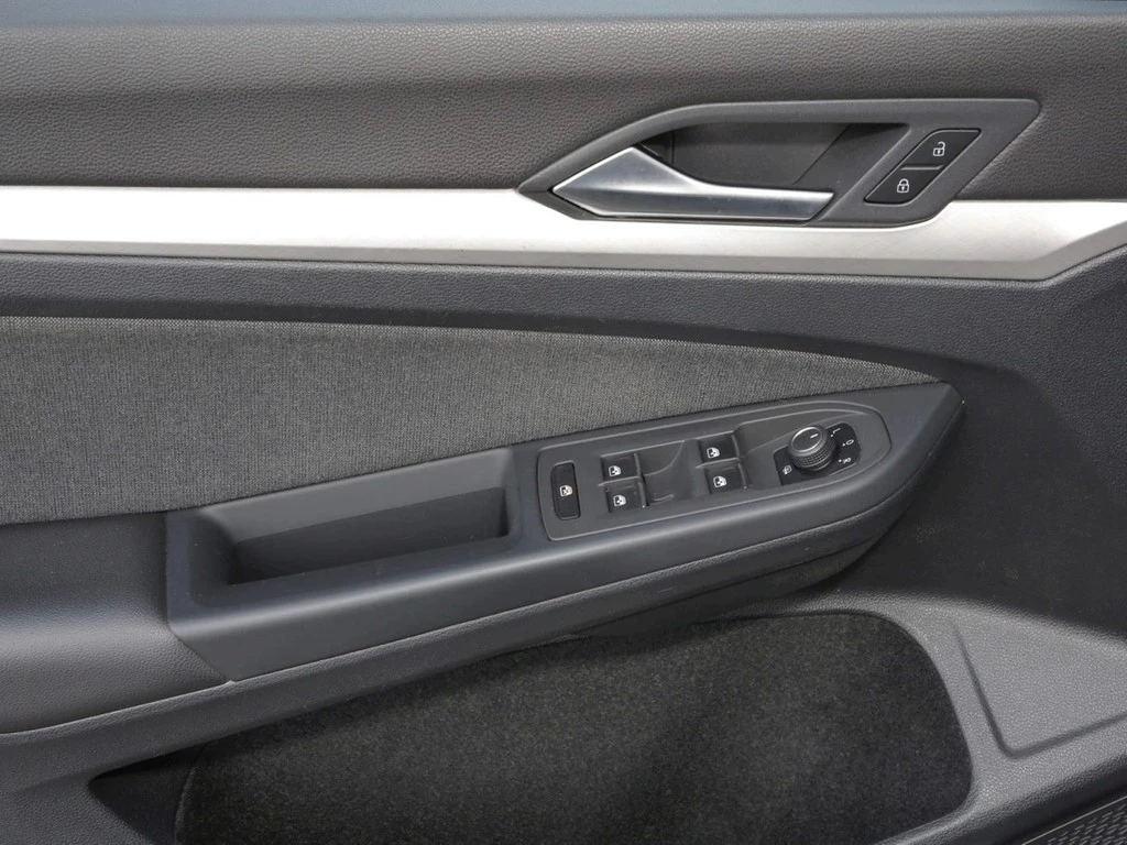 Volkswagen Golf VIII Variant 2.0 TDI DSG Life 16" ACC APP Connect LED