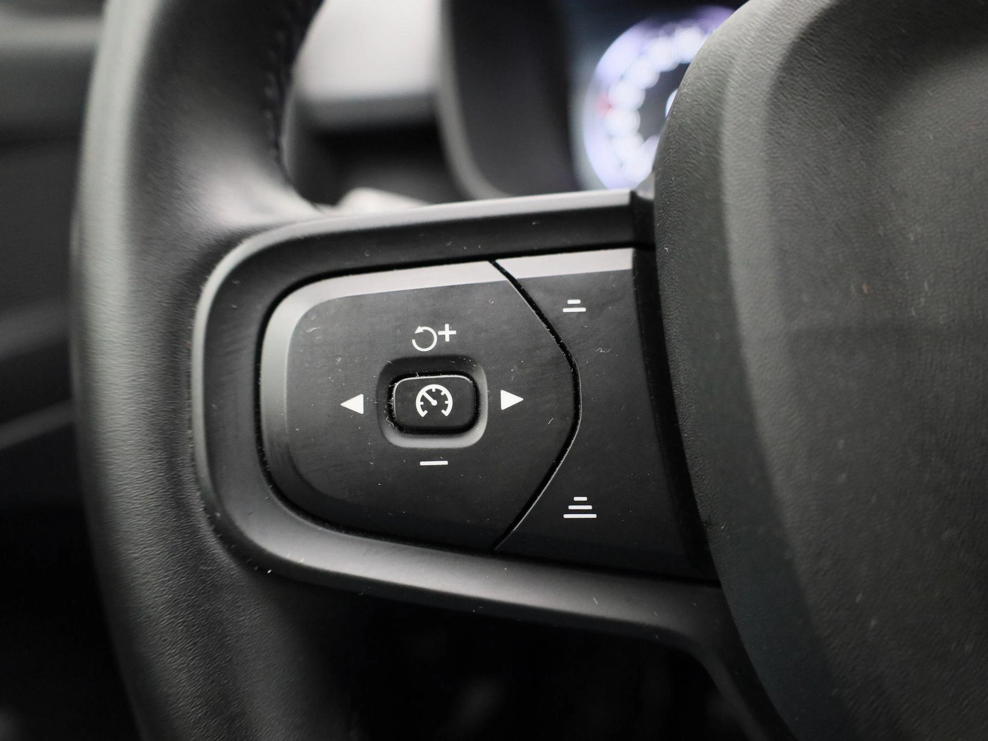 Volvo-XC40-image-17