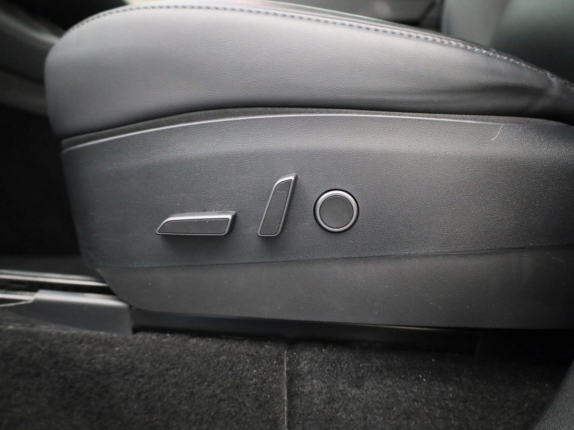 Tesla-Model Y-image-35