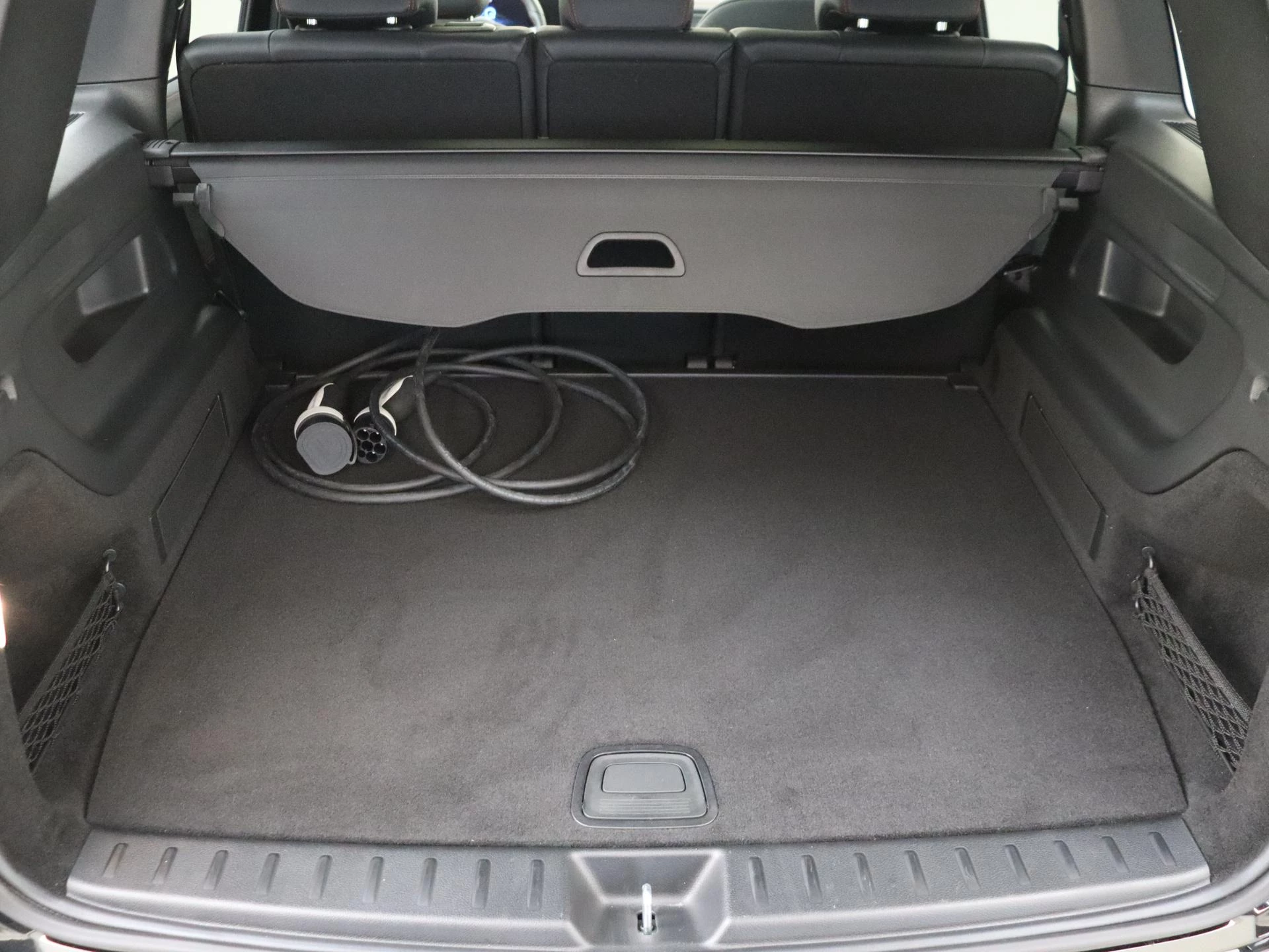 Mercedes-Benz-EQB-image-31