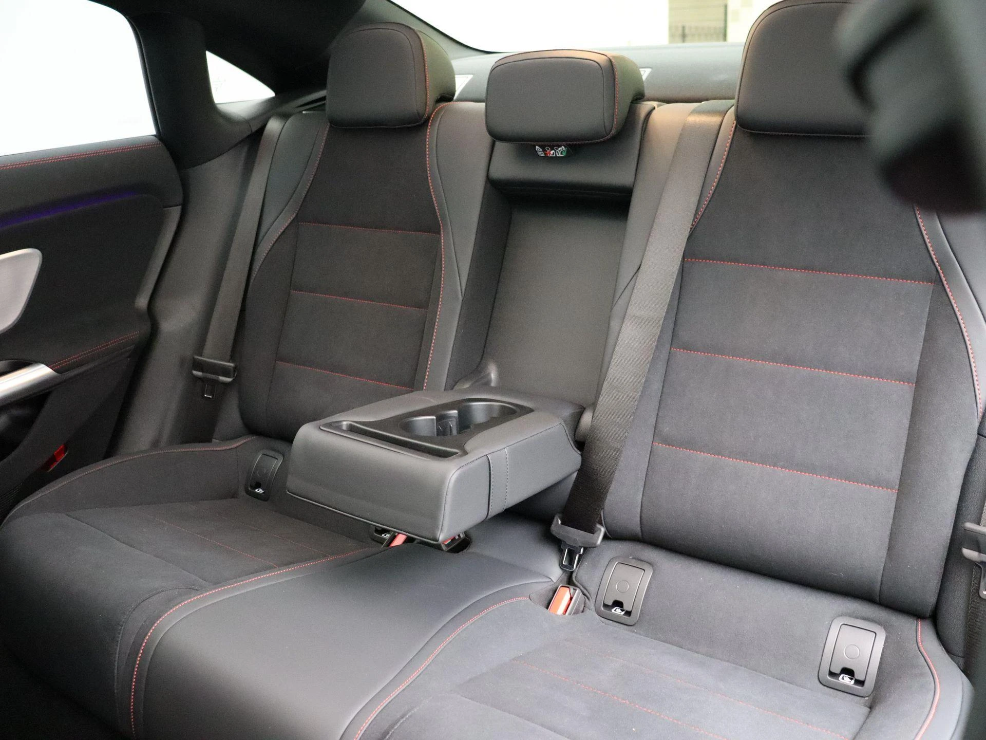 Mercedes-Benz-CLA-image-21