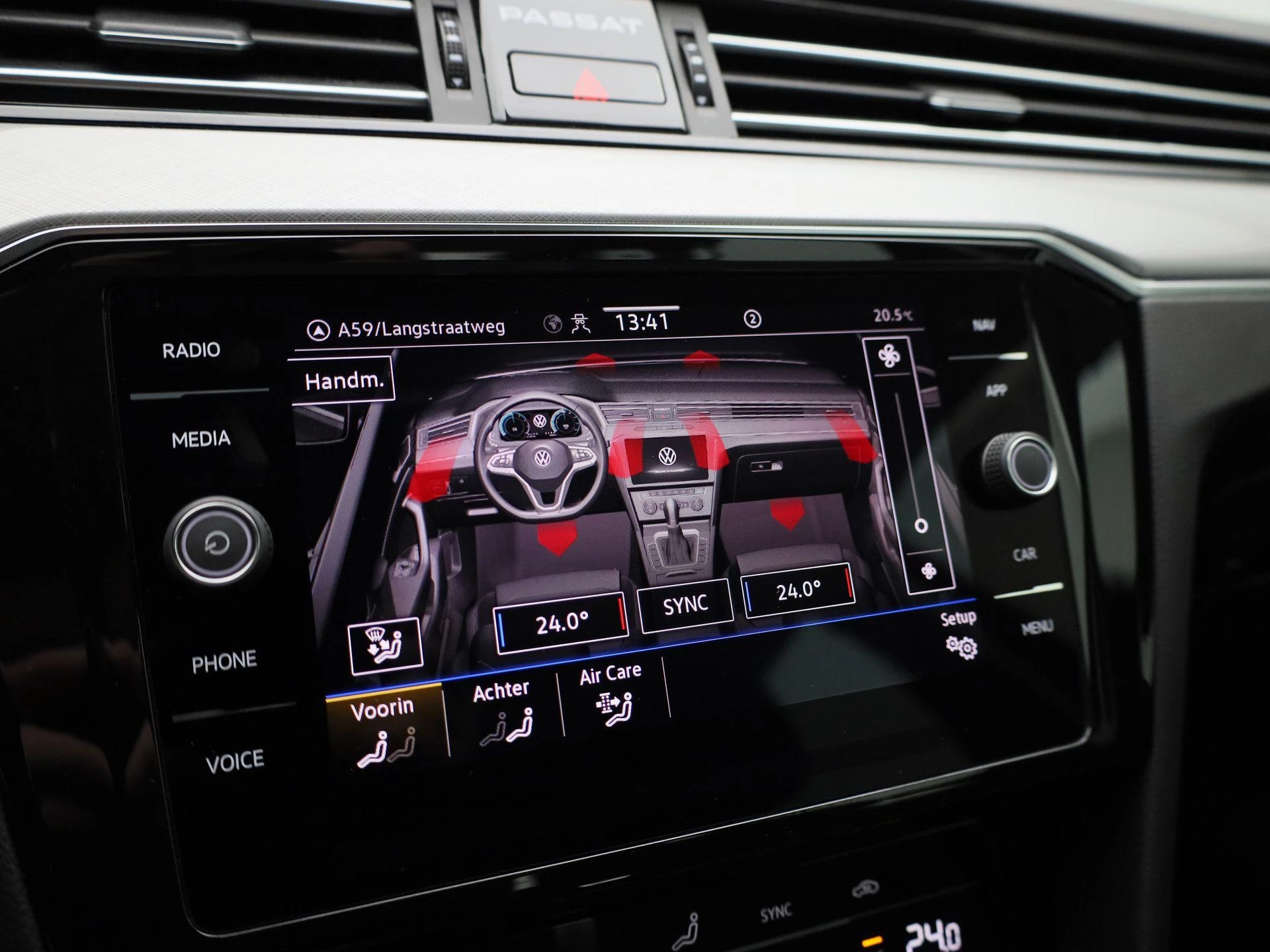 Volkswagen-Passat-image-22