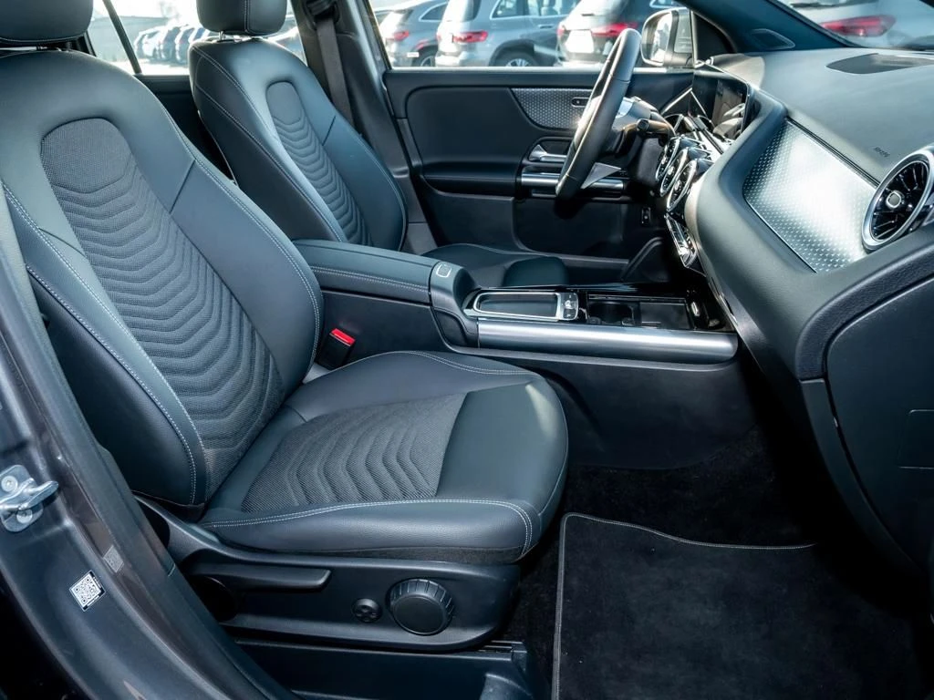 Mercedes-Benz-GLA 200 d-image-11