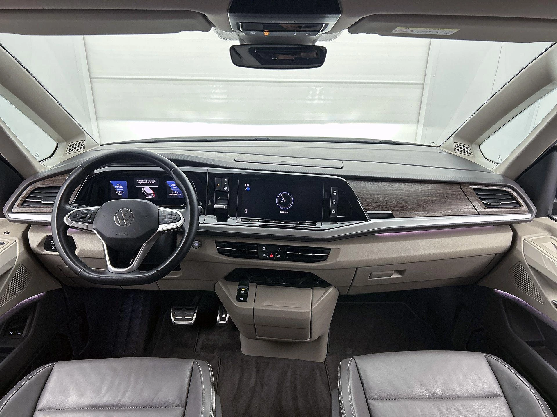 Volkswagen-Multivan-image-24