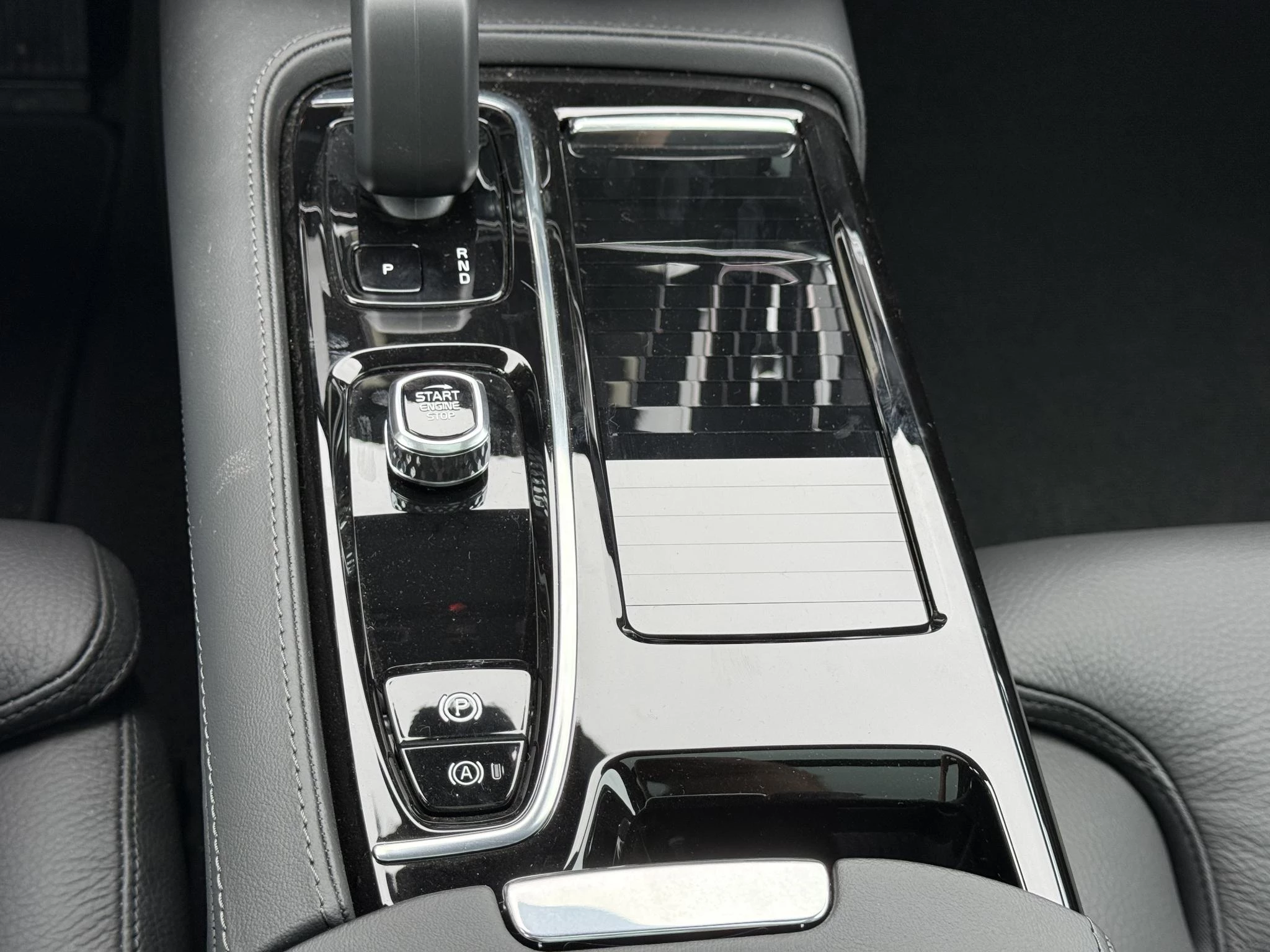 Volvo V60 T6 Plug-in hybrid AWD Plus Dark