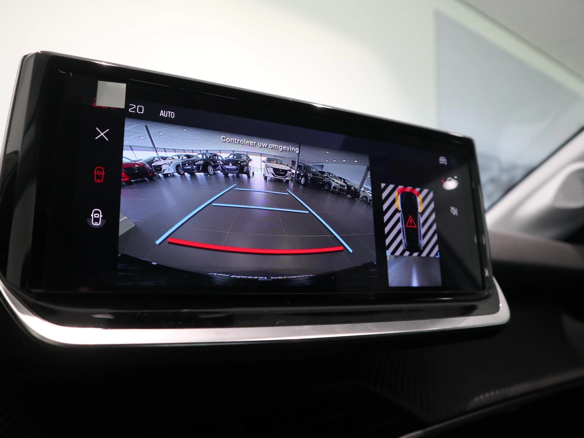 Peugeot 208 Allure Hybrid 110 e-DCS8