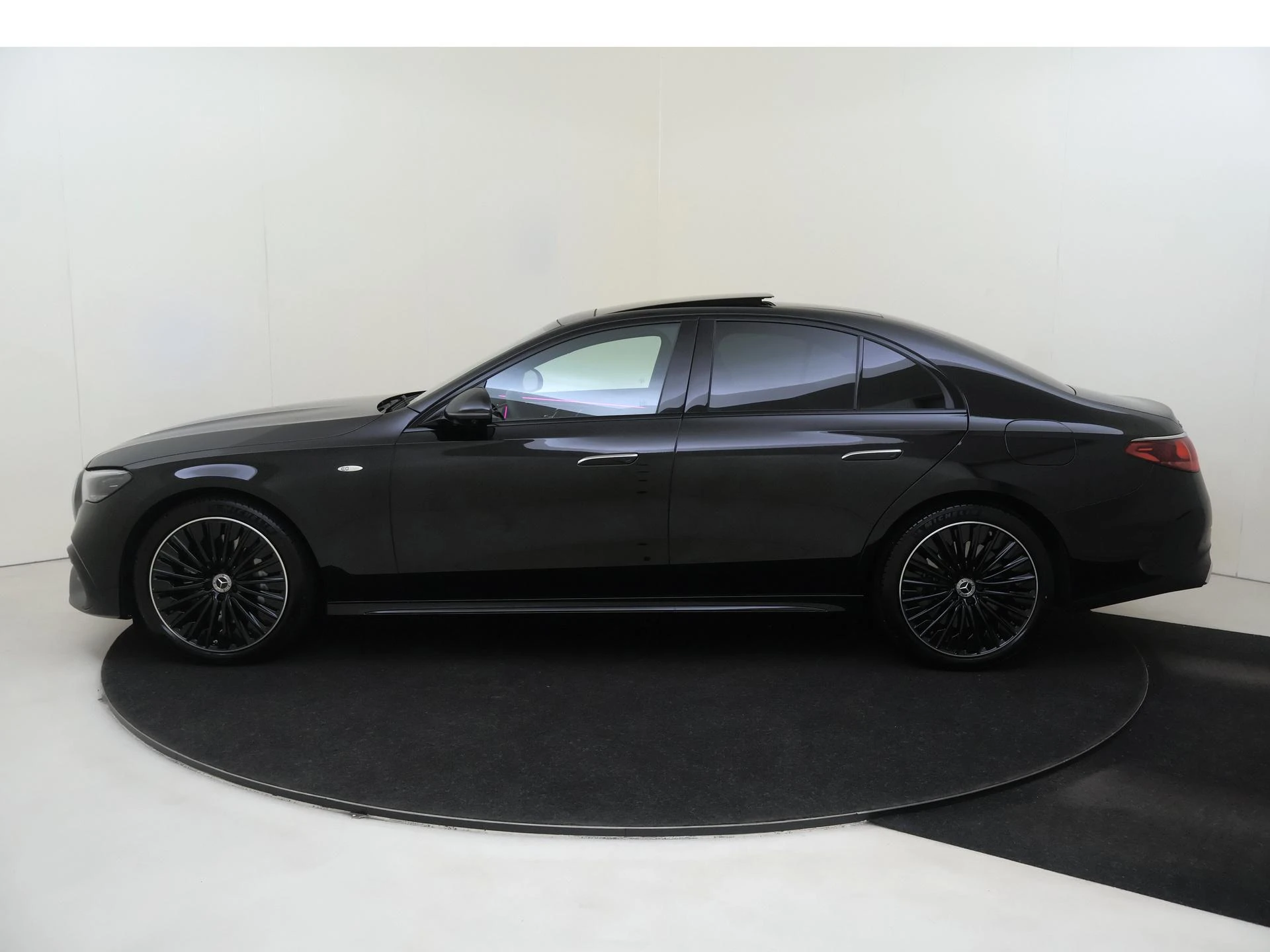 Mercedes-Benz-E-Klasse-image-7