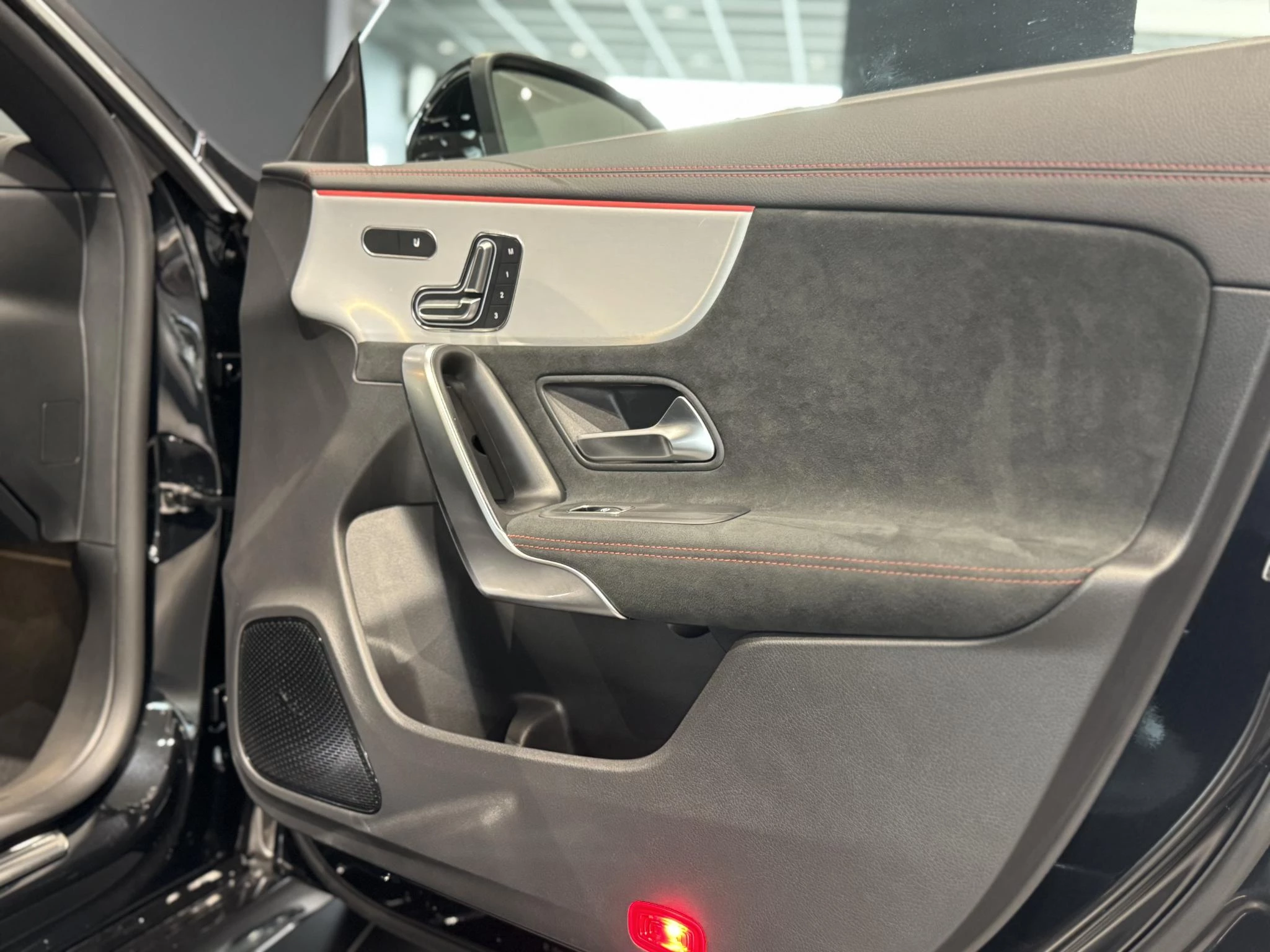 Mercedes-Benz-CLA-image-21