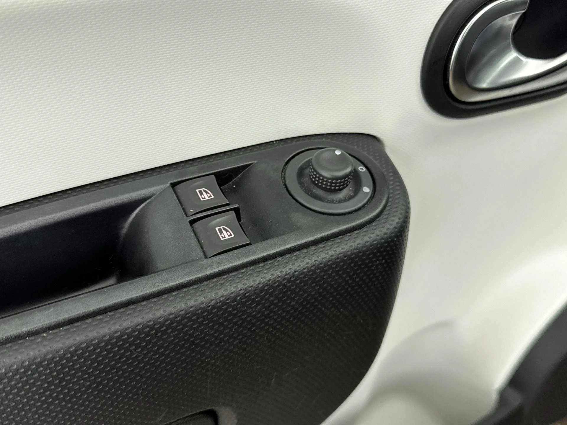 Renault-Twingo-image-12