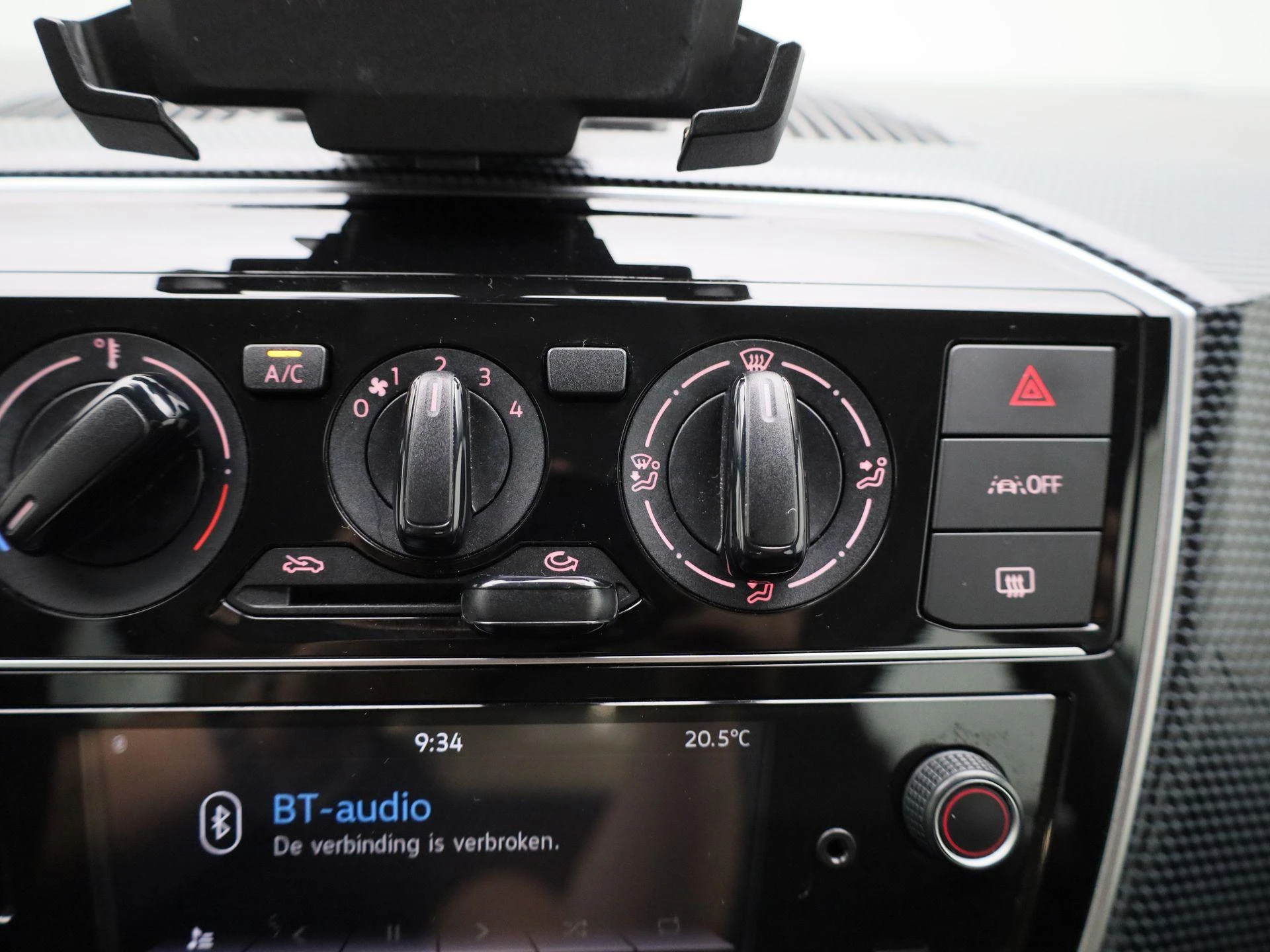 Volkswagen-up!-image-16