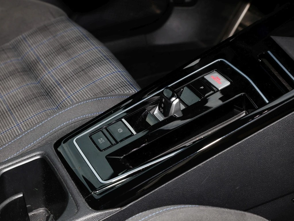 Volkswagen-Golf-image-8